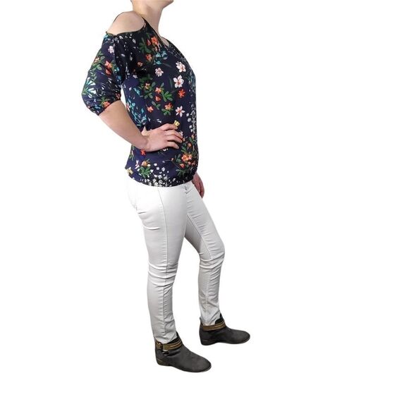 No Boundaries Junior's White Skinny Jean - Picture 3 of 6